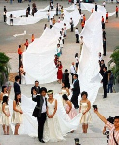 Immaginate questa sposa entrare nella casa comunale